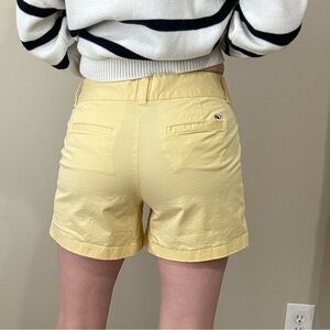 Vineyard vines yellow chino shorts, size 4